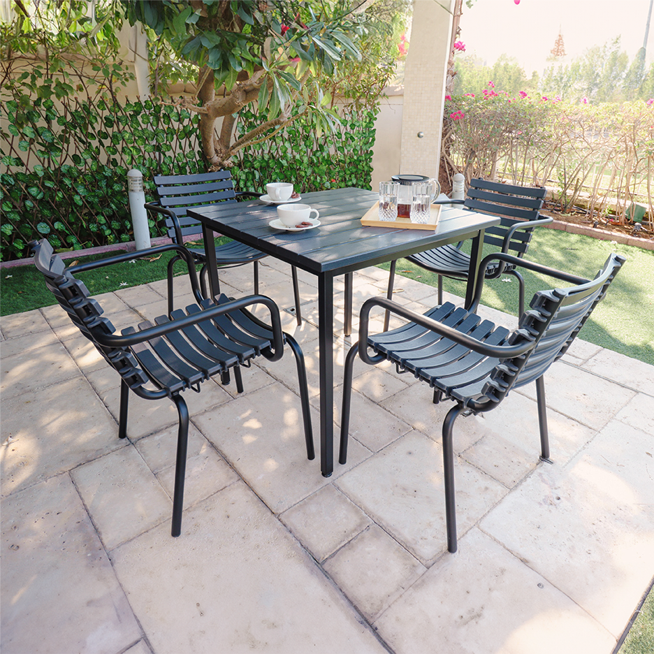 Smart Wood 4-seater Outdoor Dining Table